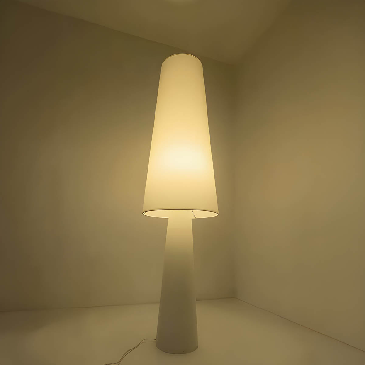 Hollis Form Metal Floor Lamp — gallery image 9