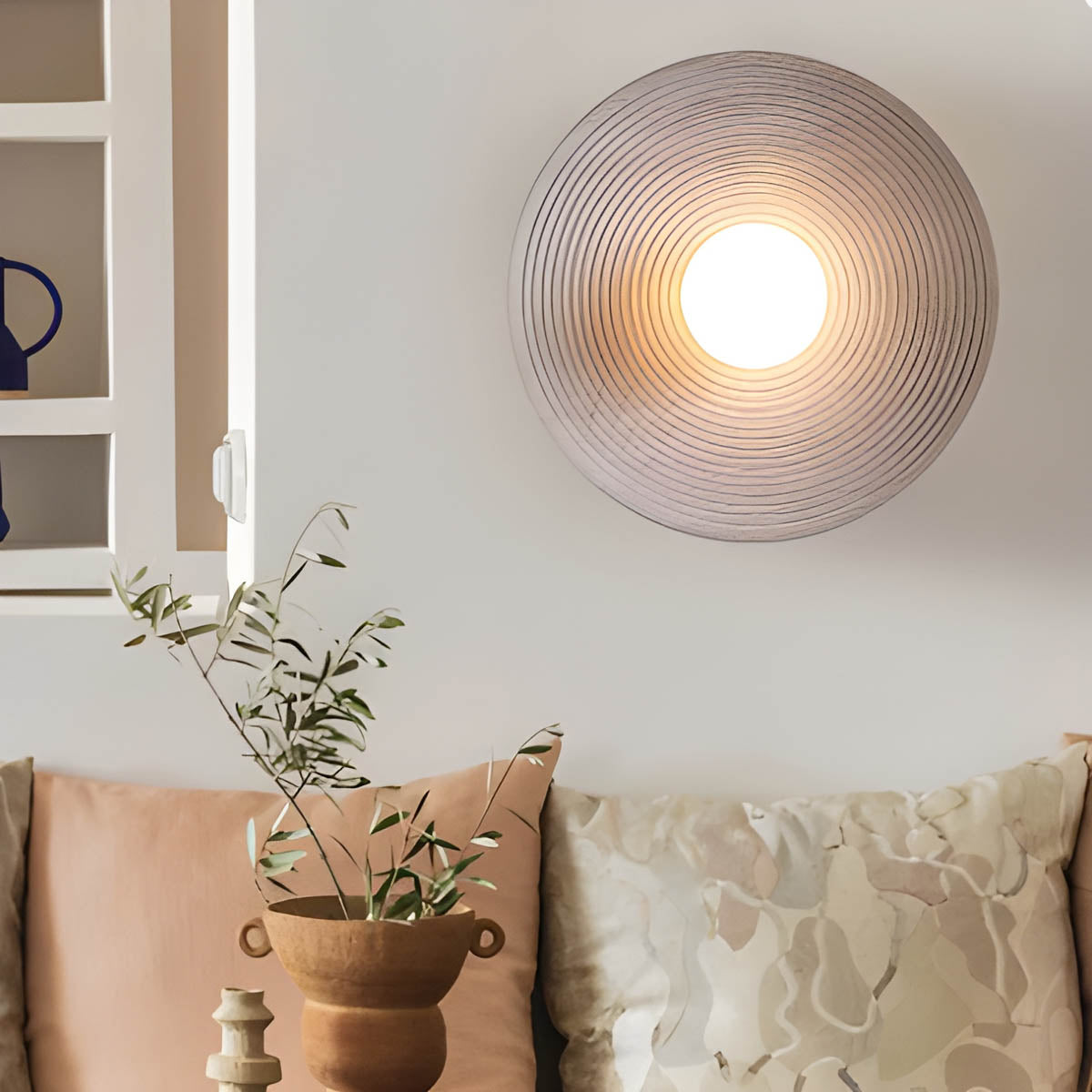 Thistle Form Resin Wall Sconce — gallery image 2