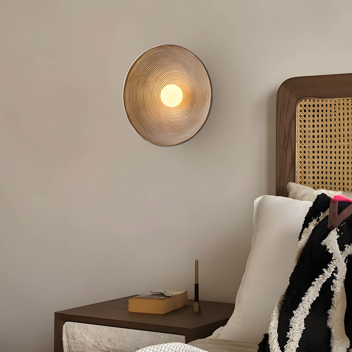 Thistle Form Resin Wall Sconce — gallery image 7