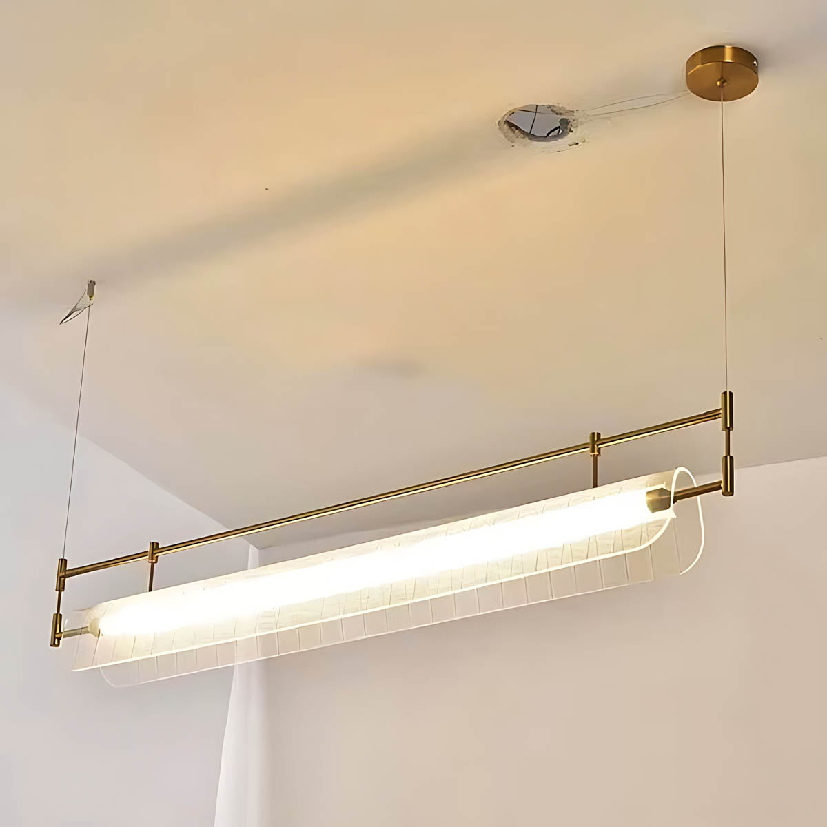 Clover Beam Acrylic Pendant Light — gallery image 9