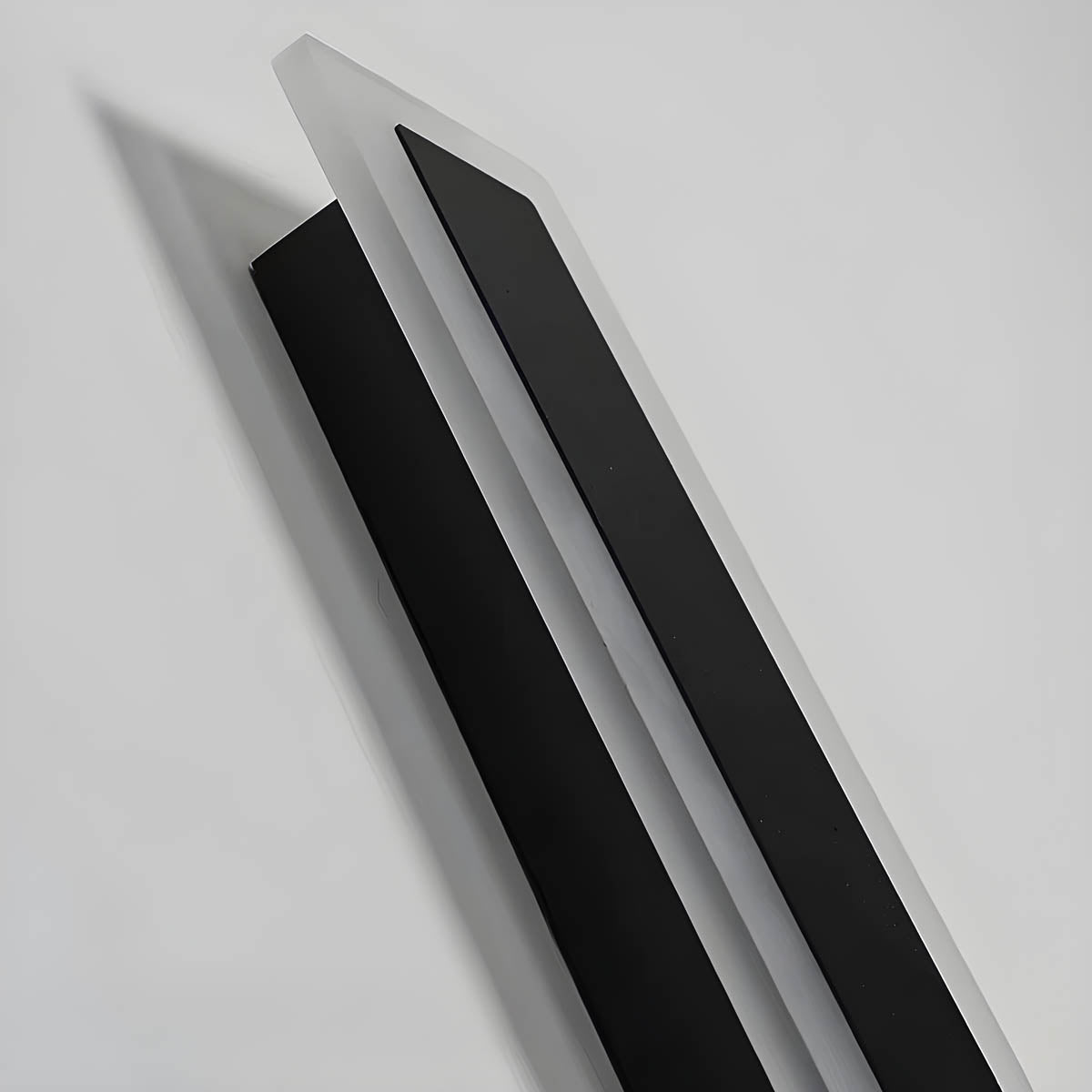 Acorn Beam Acrylic Linear Outdoor Wall Light — gallery image 14