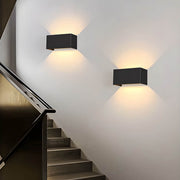 Pemberley Beam Aluminum Outdoor Wall Light — gallery image 9