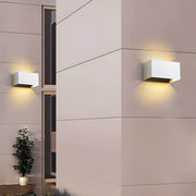 Pemberley Beam Aluminum Outdoor Wall Light — gallery image 11