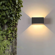 Pemberley Beam Aluminum Outdoor Wall Light — gallery image 8