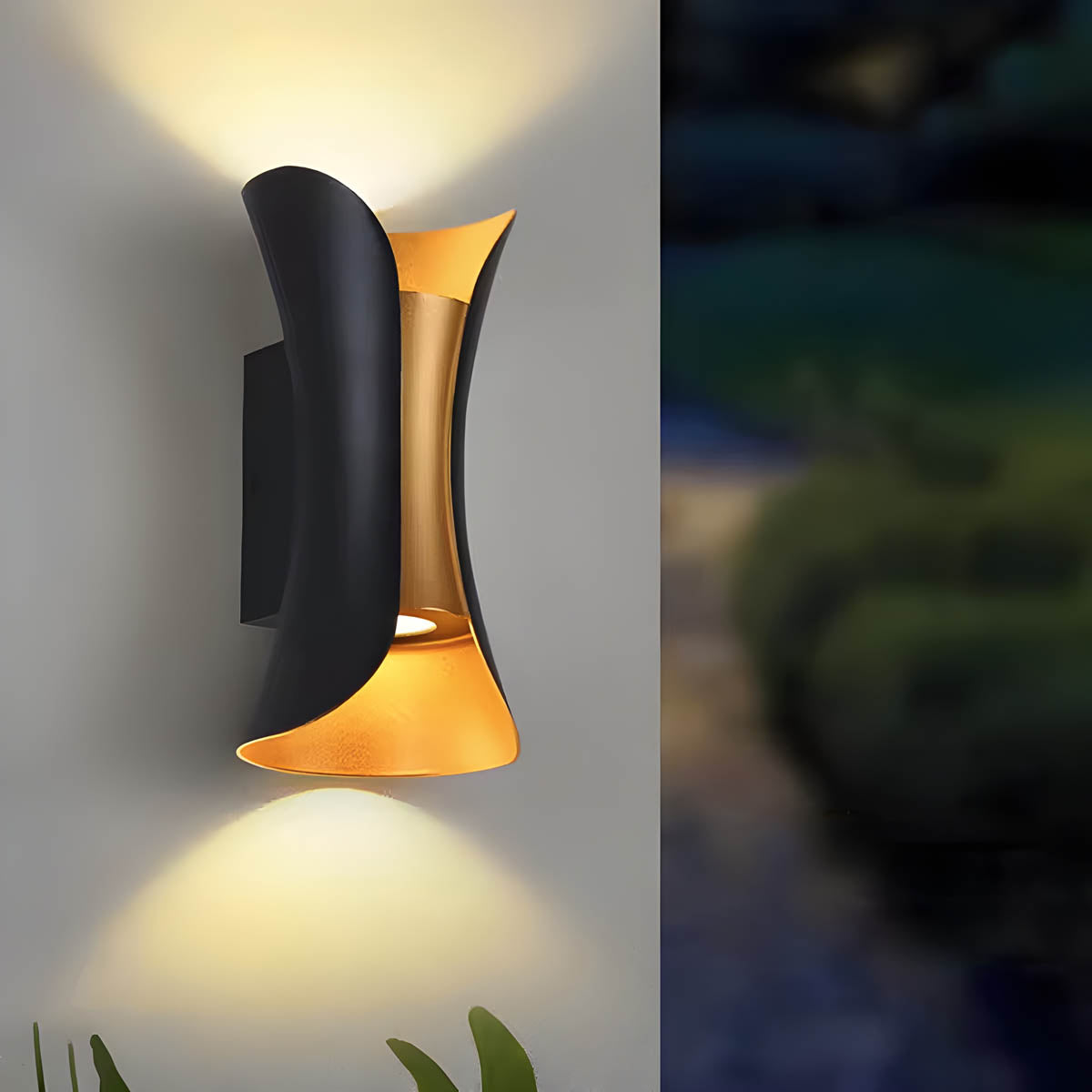 
Hazel Drop Glass Outdoor Wall Light — photo 8