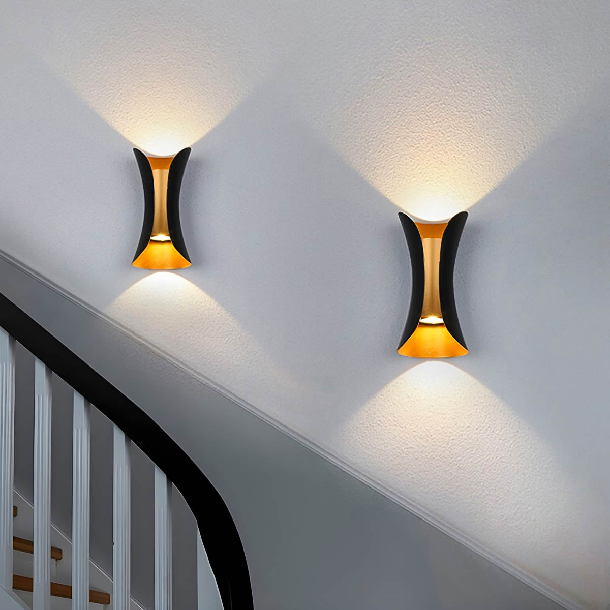 
Hazel Drop Glass Outdoor Wall Light — photo 14
