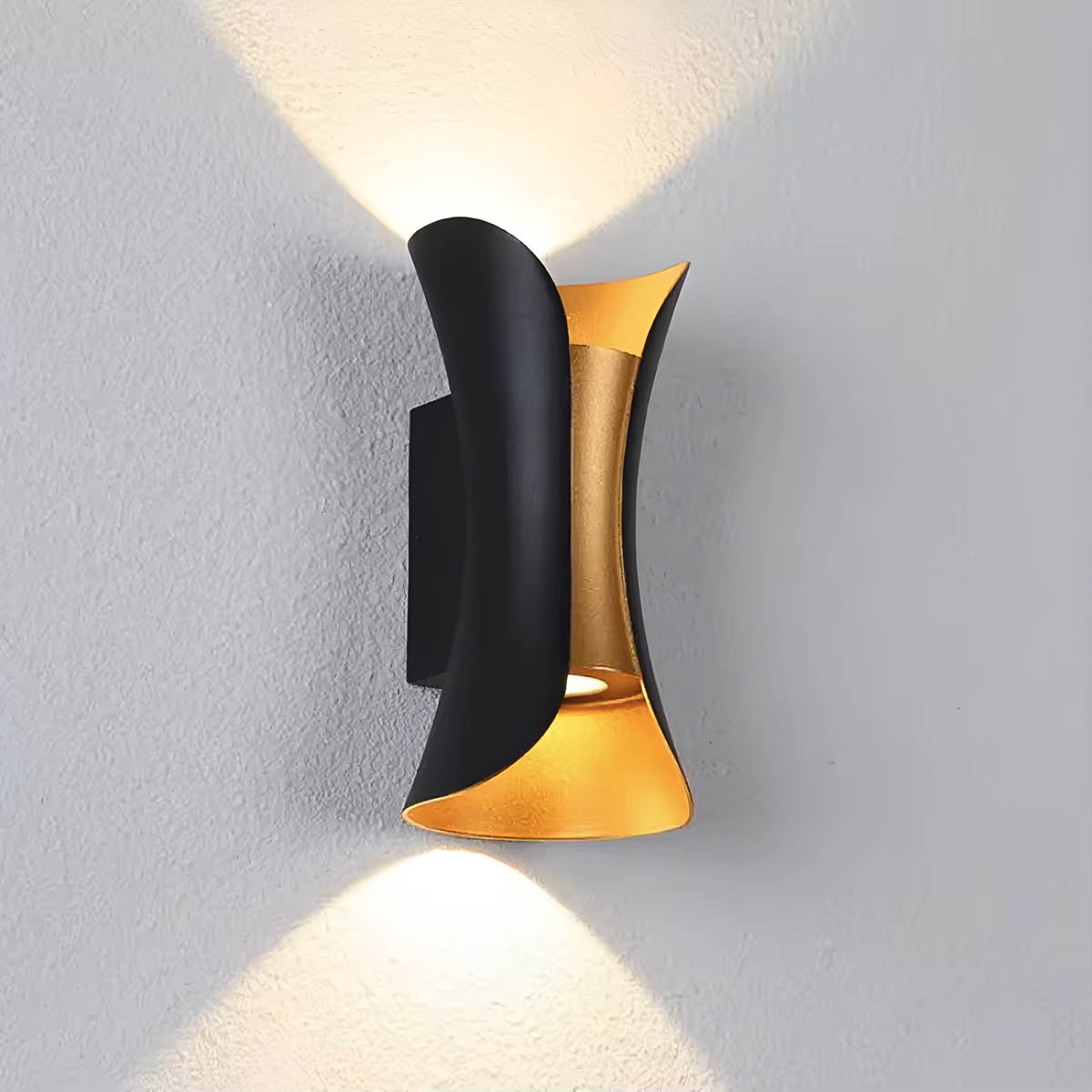 
Hazel Drop Glass Outdoor Wall Light — photo 17