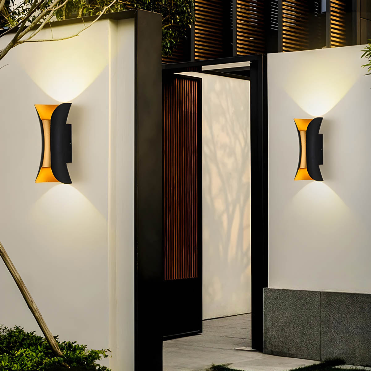 
Hazel Drop Glass Outdoor Wall Light — photo 12