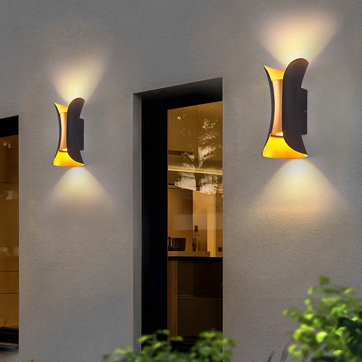 
Hazel Drop Glass Outdoor Wall Light — photo 4