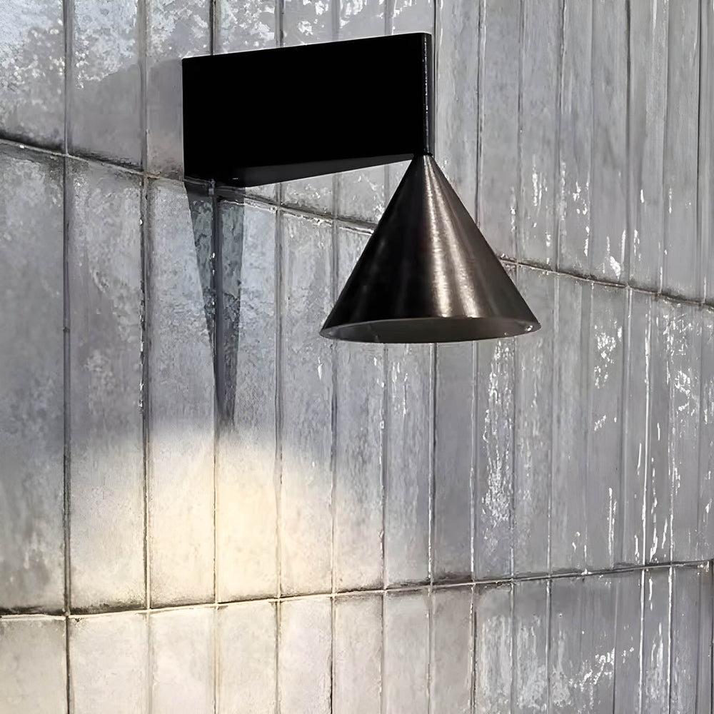 
Redfern Loop Aluminium-Wandleuchte — Foto 4