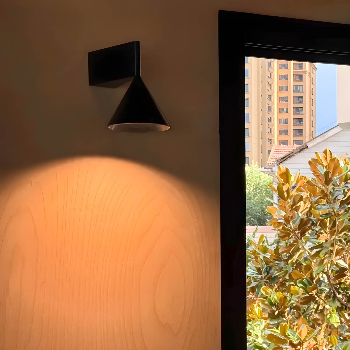 
Redfern Loop Aluminium-Wandleuchte — Foto 8