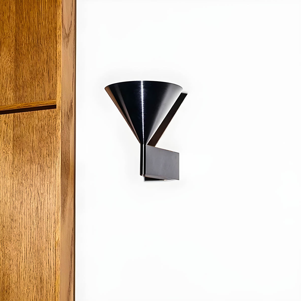 
Redfern Loop Aluminium-Wandleuchte — Foto 6
