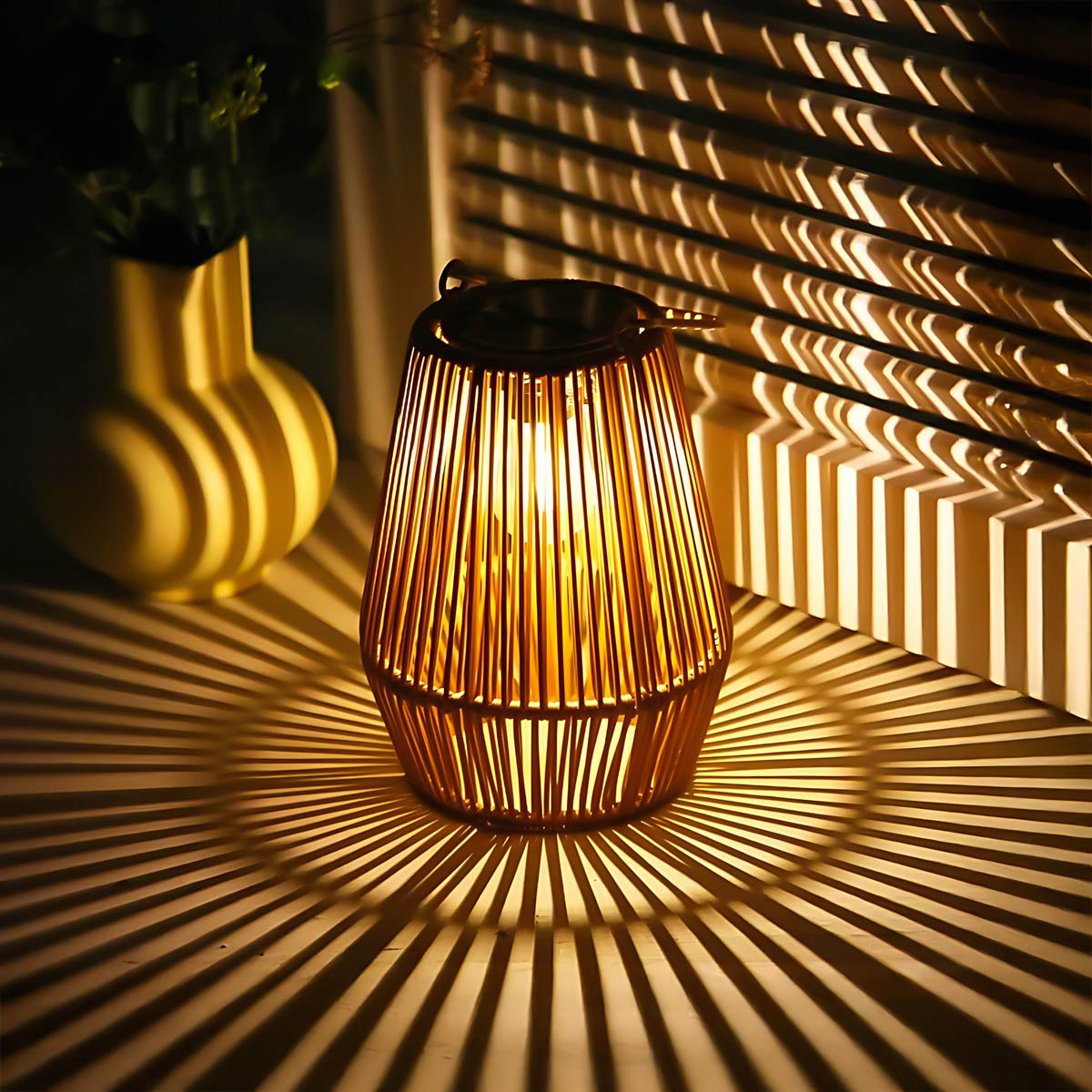 
Luminária de Mesa Marlow com Lanterna de Rattan — foto 2