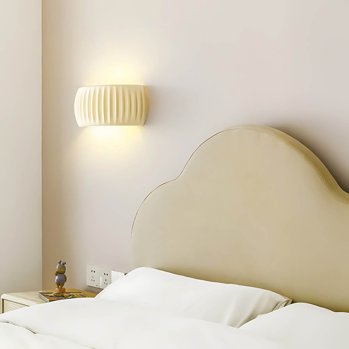 Greenwood Span Resin Ribbed Wall Sconce — gallery image 14