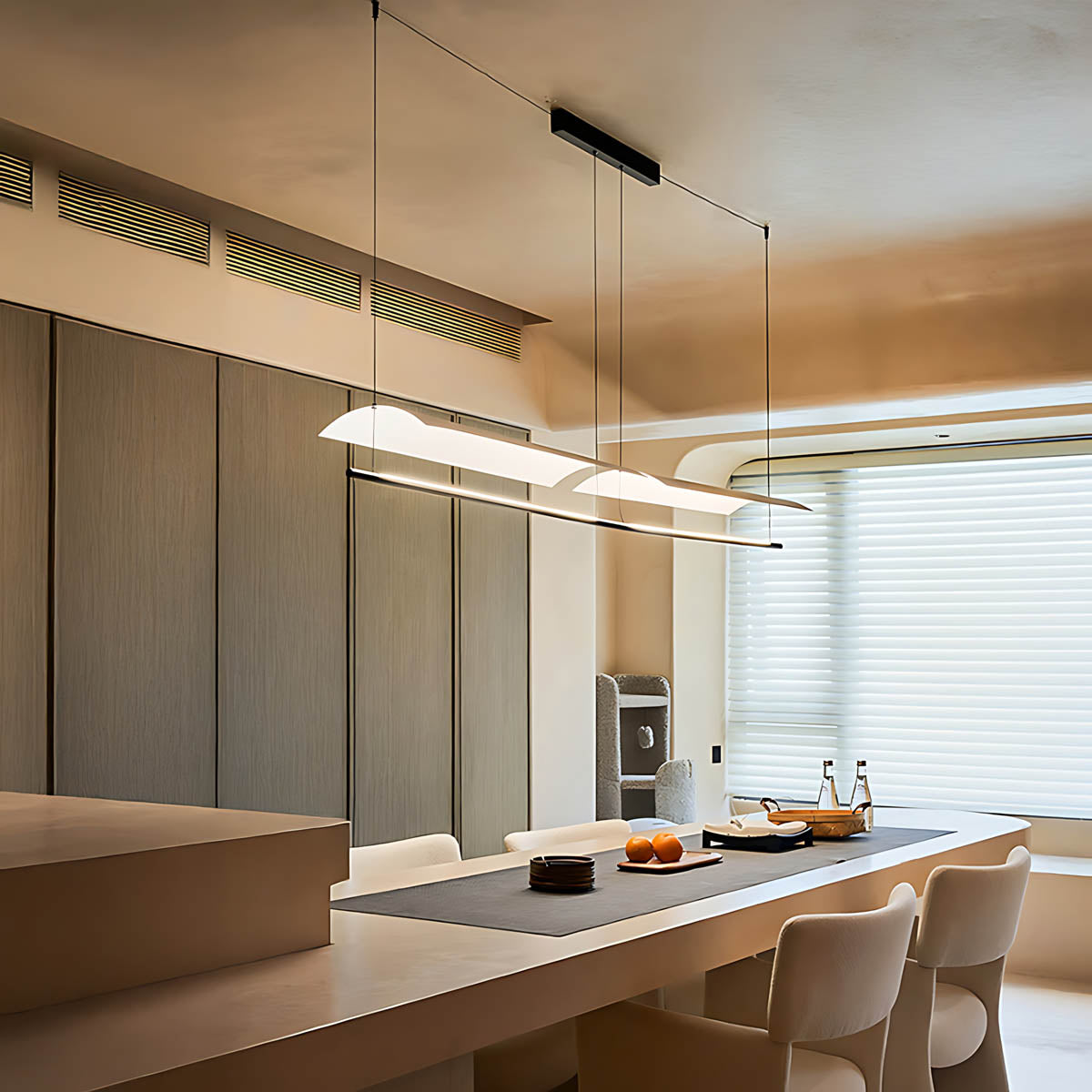 
Larchwood Span Lustre linéaire en fer — photo 10